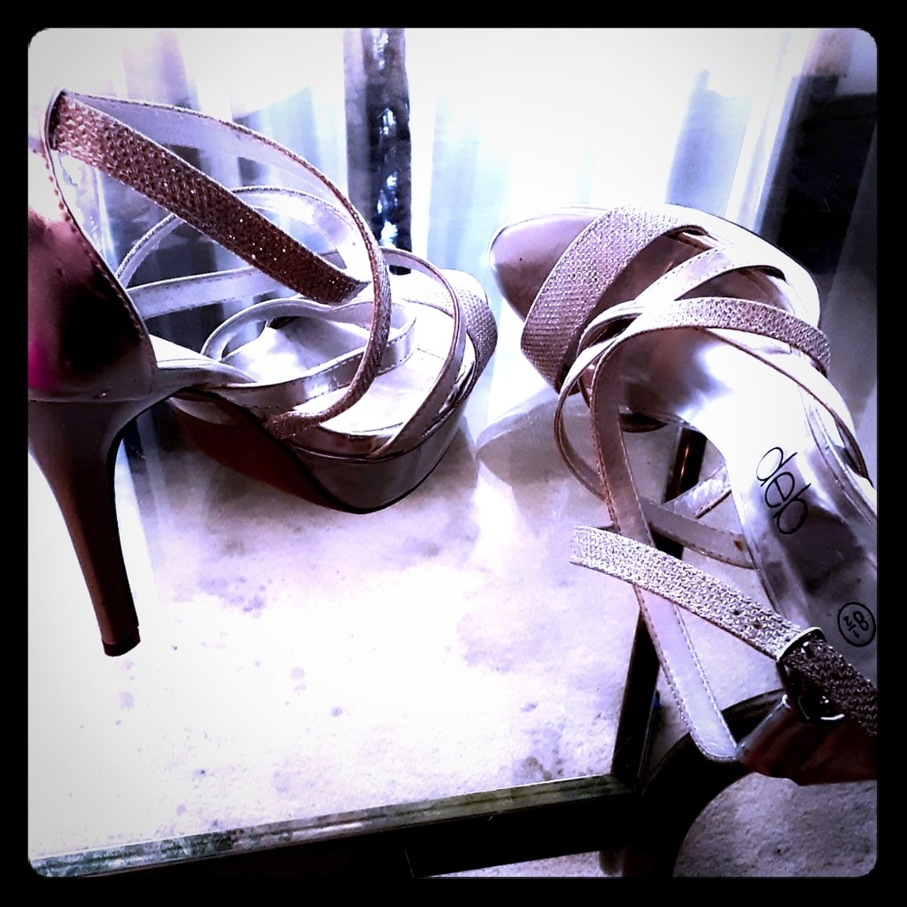 Deb heels